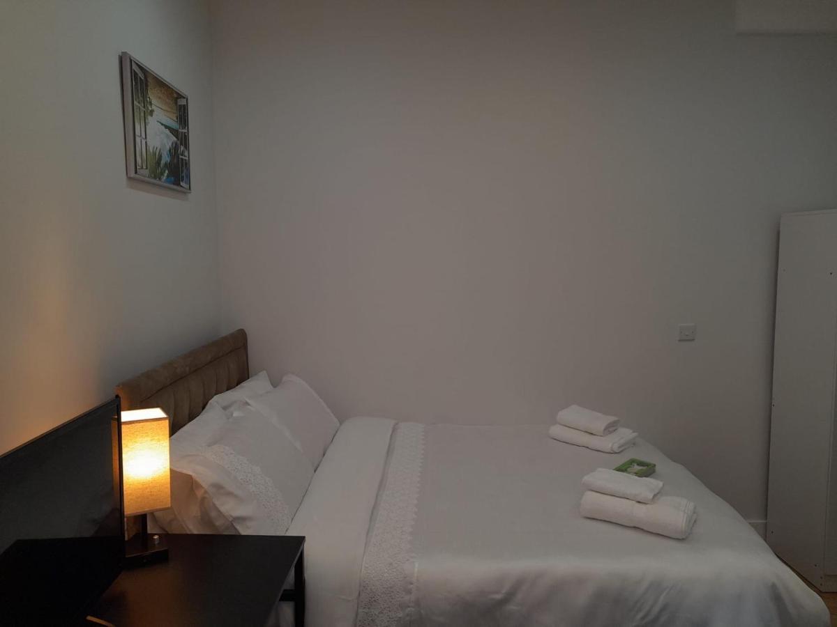 Hotel Grand Bleu - London - Next To Piccadilly Line Tube Station & Brand New Facilities Exterior foto