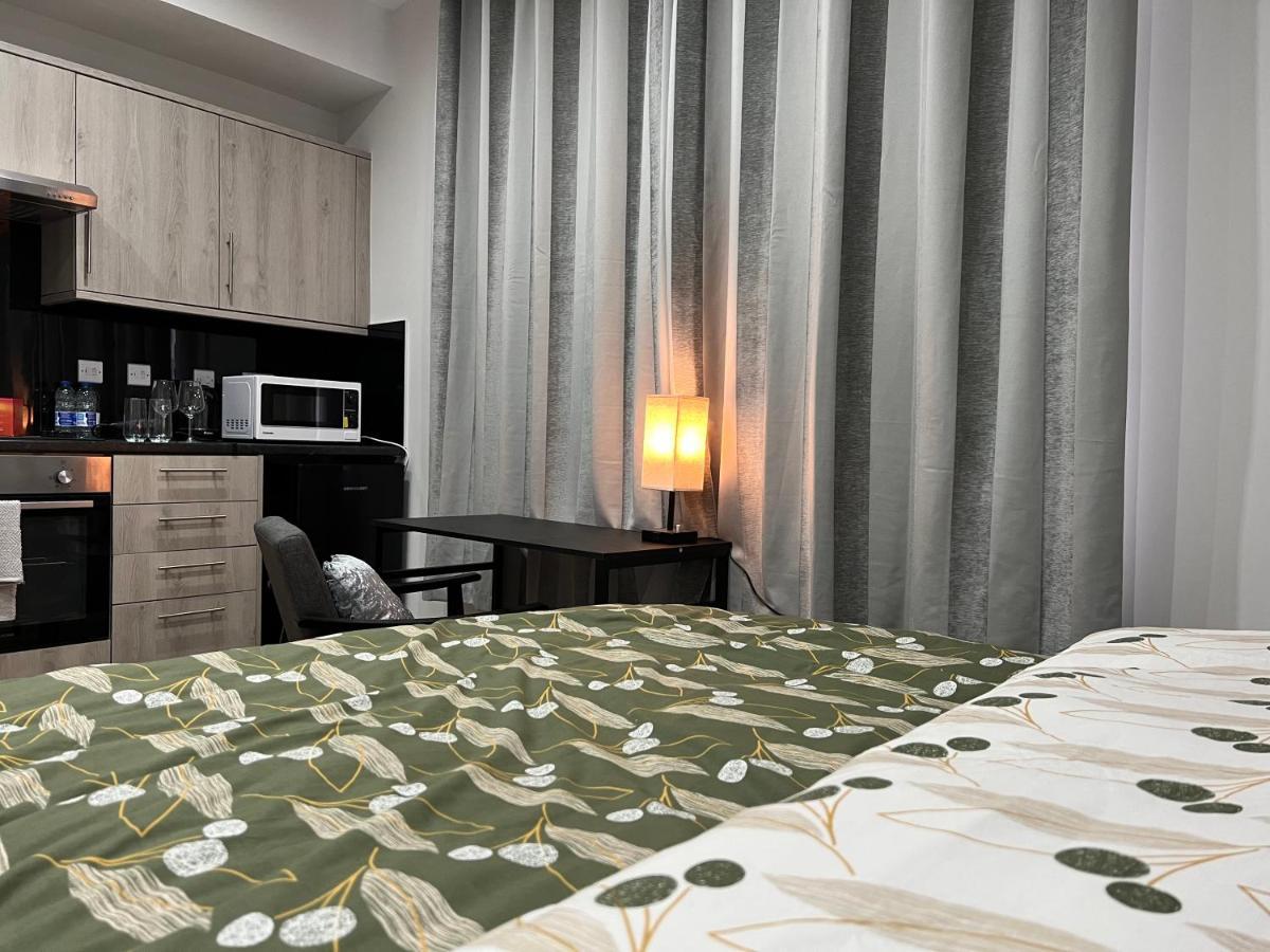 Hotel Grand Bleu - London - Next To Piccadilly Line Tube Station & Brand New Facilities Exterior foto